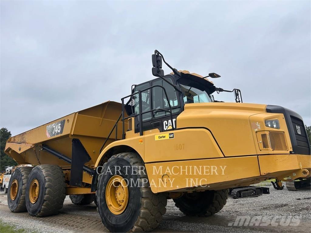 CAT 745 Kĺbové nákladné autá