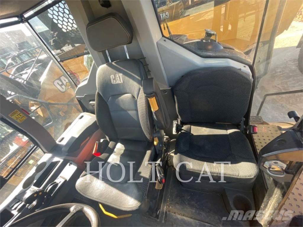 CAT 745 Kĺbové nákladné autá