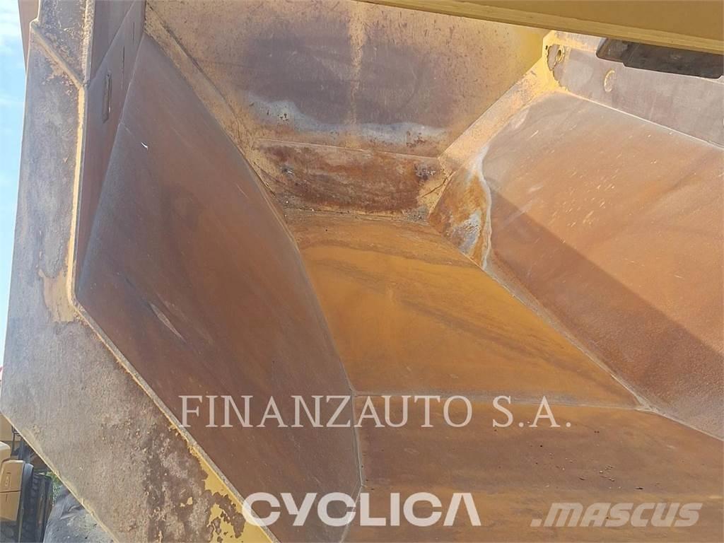 CAT 745 Kĺbové nákladné autá
