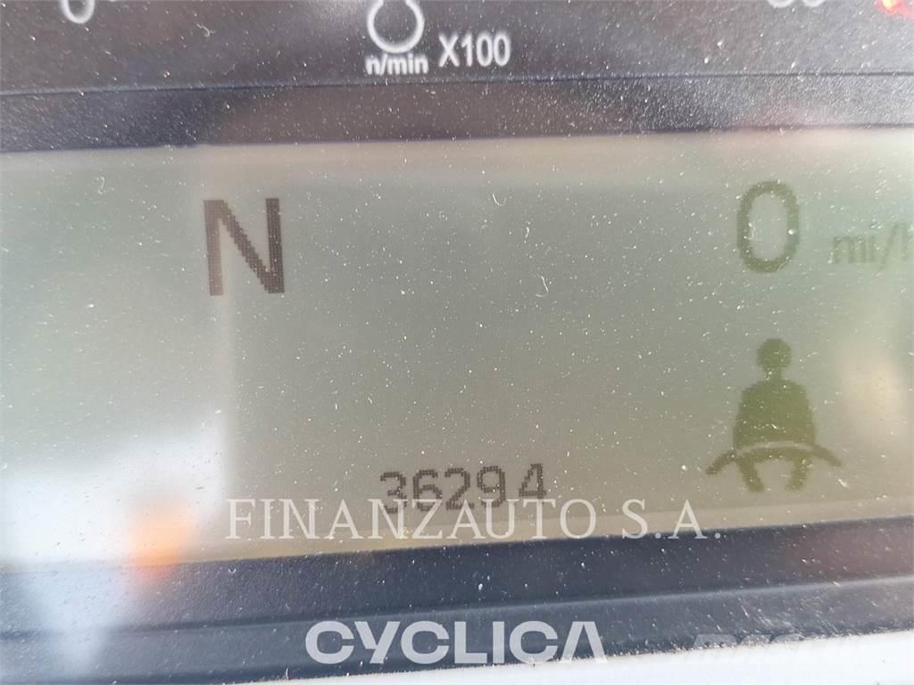 CAT 745 Kĺbové nákladné autá