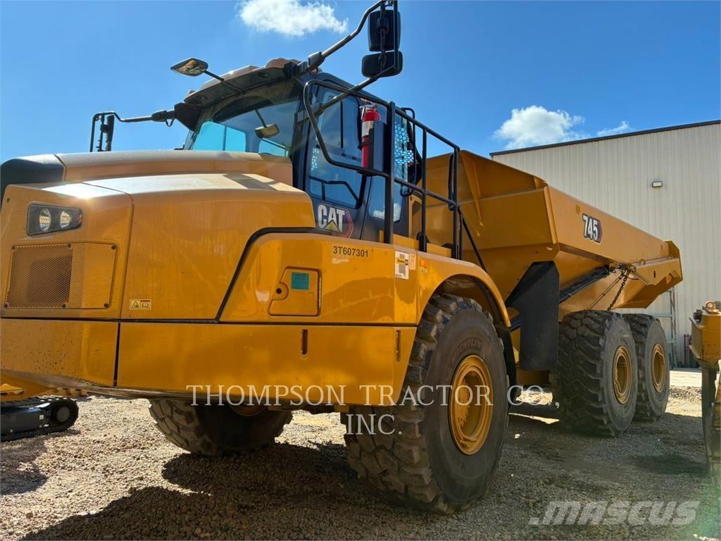 CAT 745 Kĺbové nákladné autá