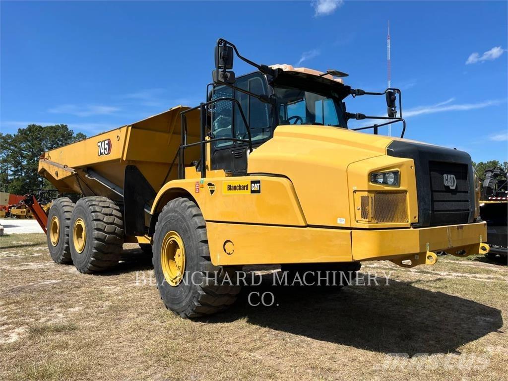 CAT 745 Kĺbové nákladné autá