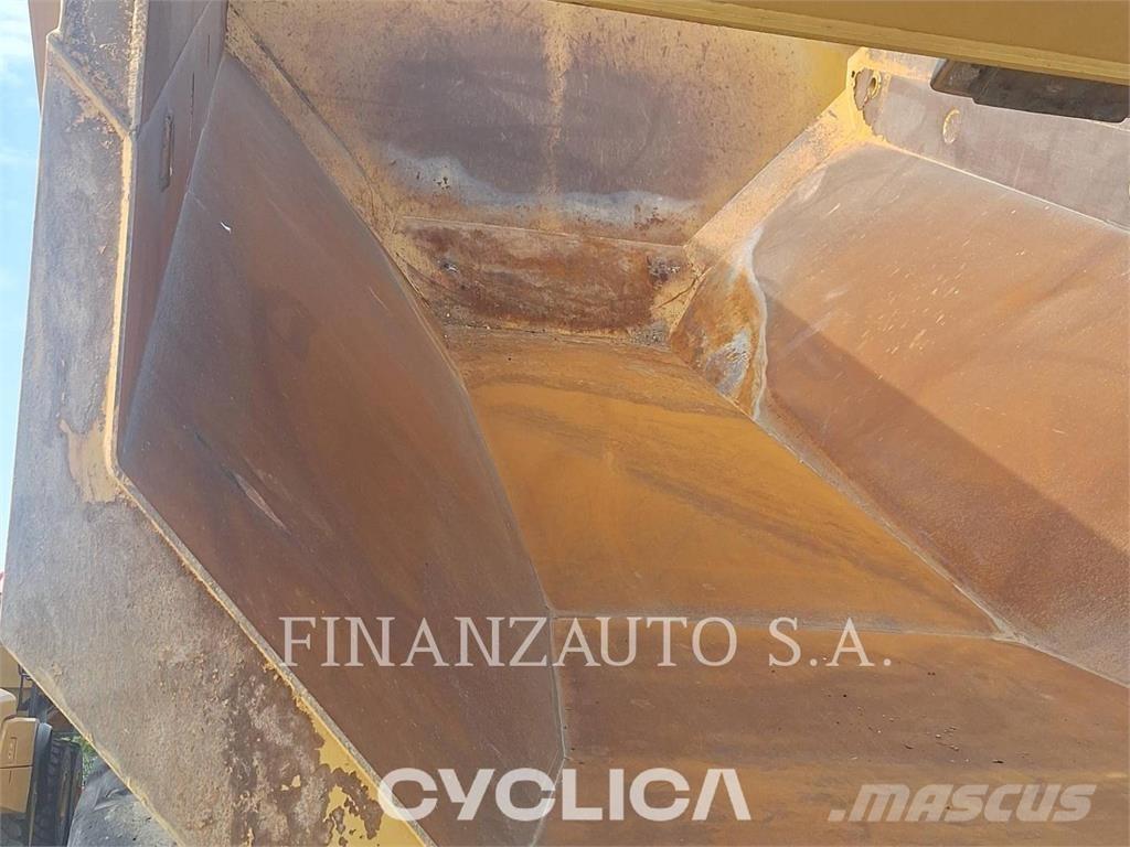 CAT 745 Kĺbové nákladné autá