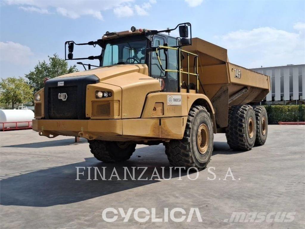 CAT 745 Kĺbové nákladné autá