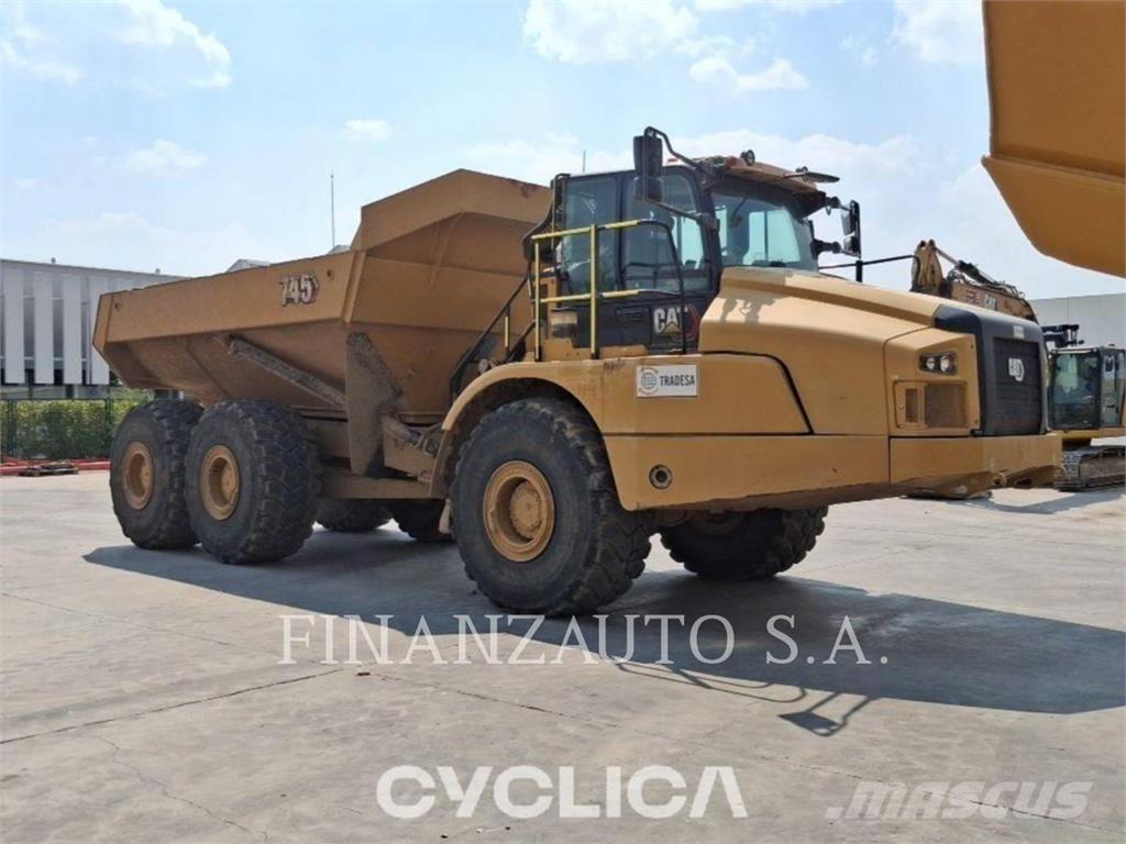 CAT 745 Kĺbové nákladné autá