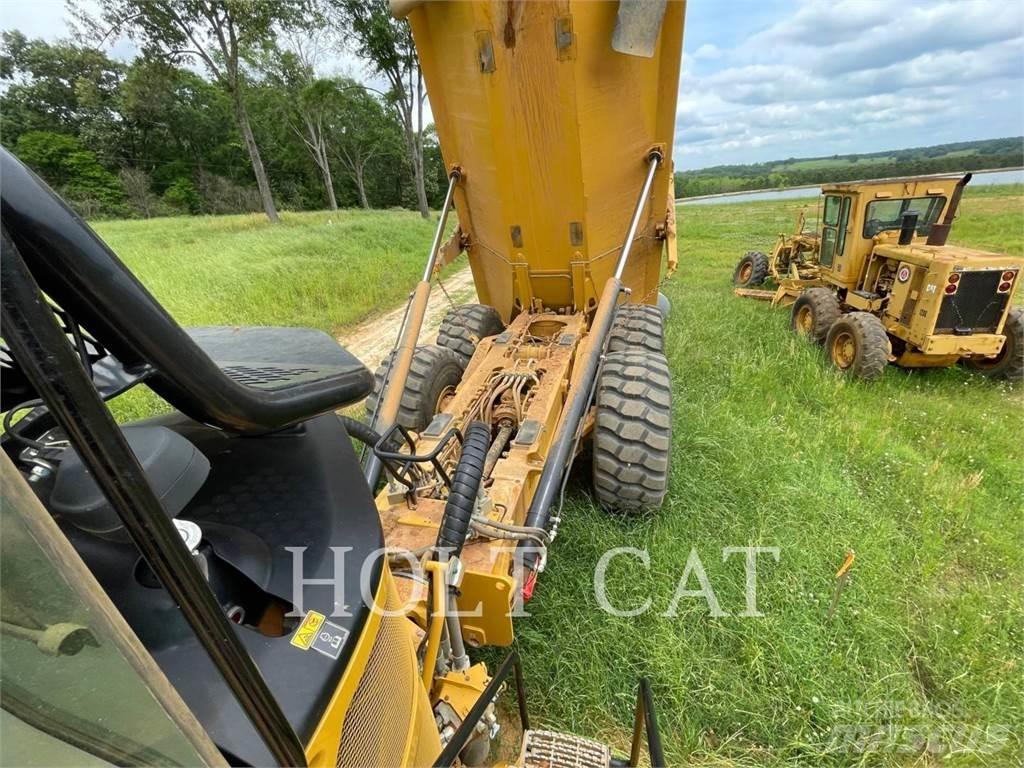 CAT 745-04 Kĺbové nákladné autá