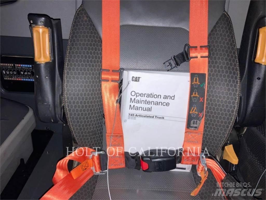 CAT 745 WT Cisternové nákladné vozidlá
