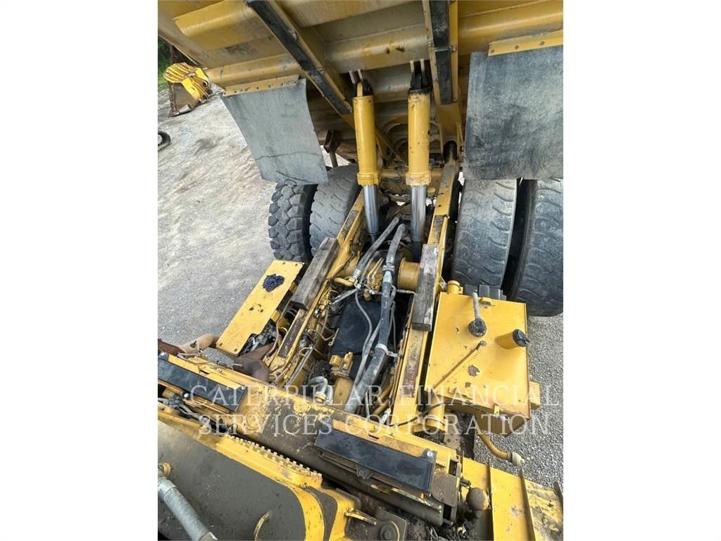 CAT 772G Kĺbové nákladné autá