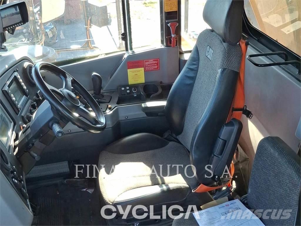 CAT 772G Kĺbové nákladné autá