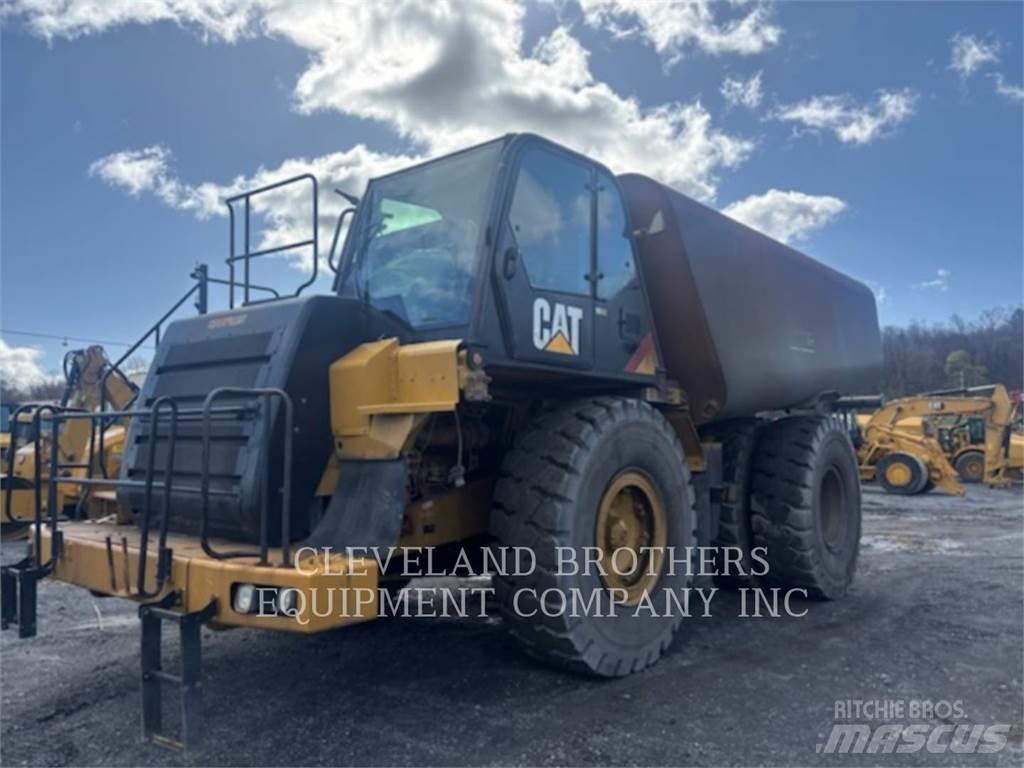 CAT 775F Cisterny na vodu