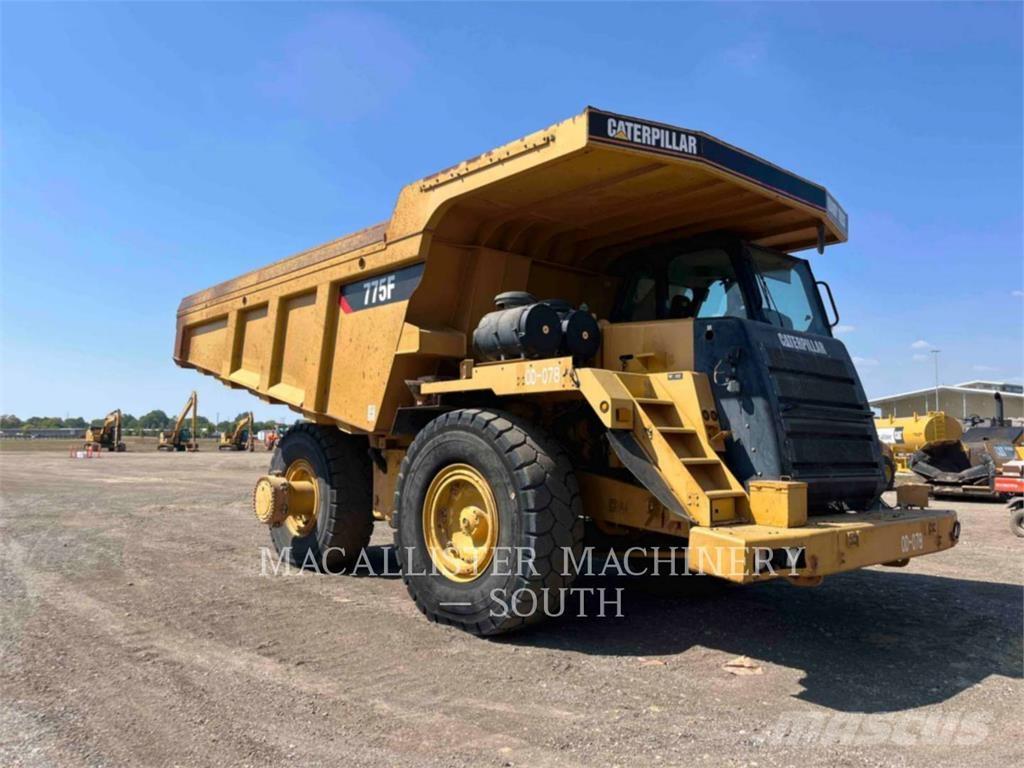 CAT 775F Kĺbové nákladné autá