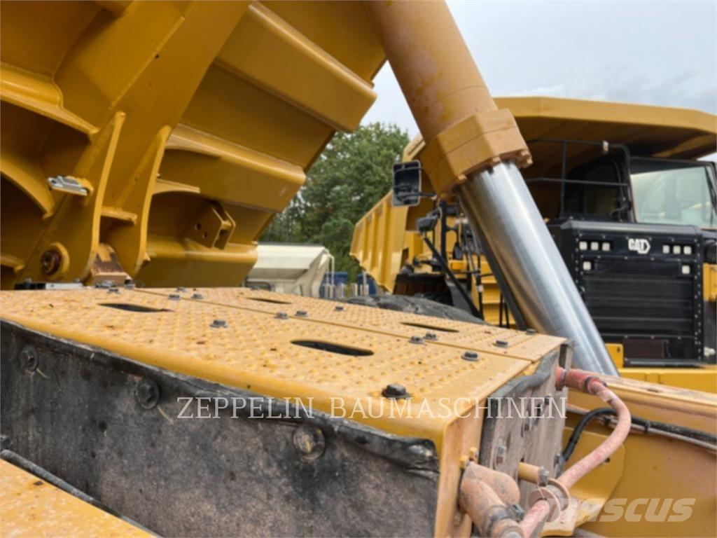 CAT 775G Kĺbové nákladné autá