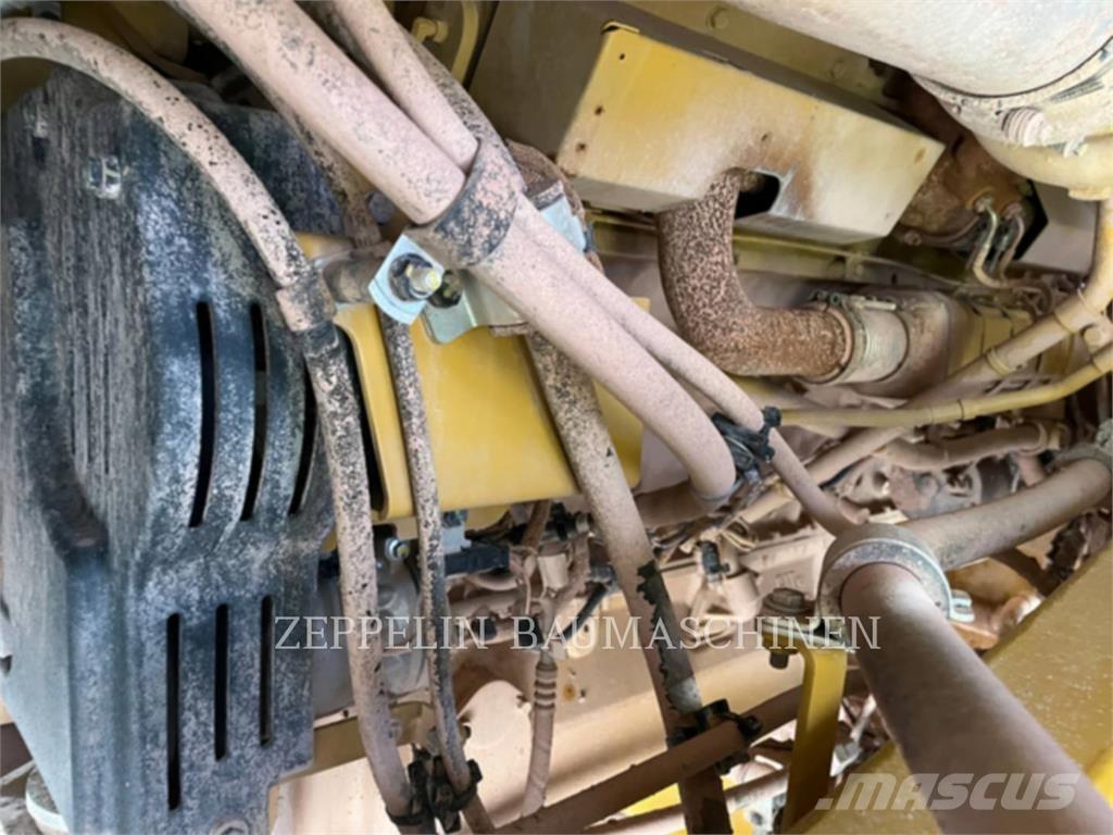 CAT 775G Kĺbové nákladné autá