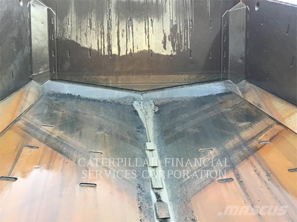 CAT 775G Kĺbové nákladné autá