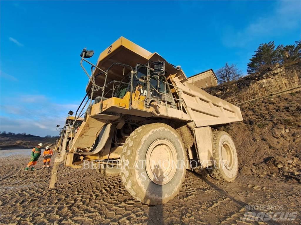 CAT 777G Kĺbové nákladné autá