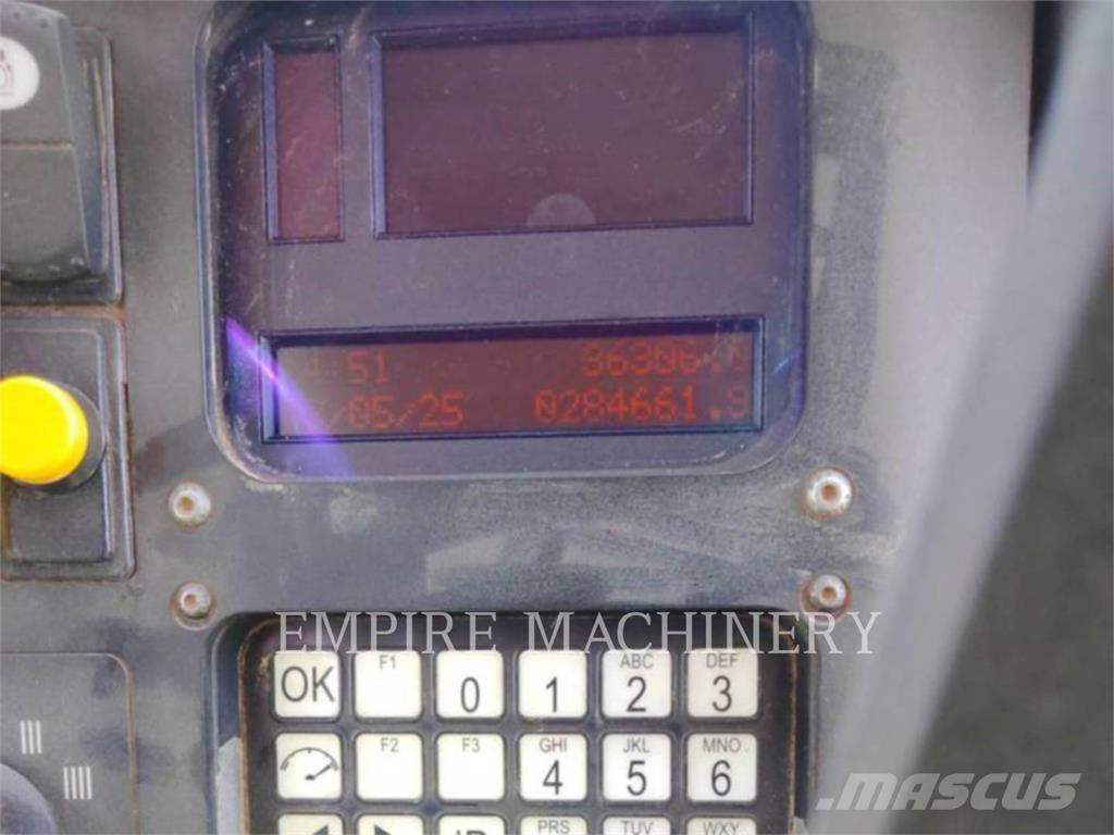 CAT 789D Kĺbové nákladné autá