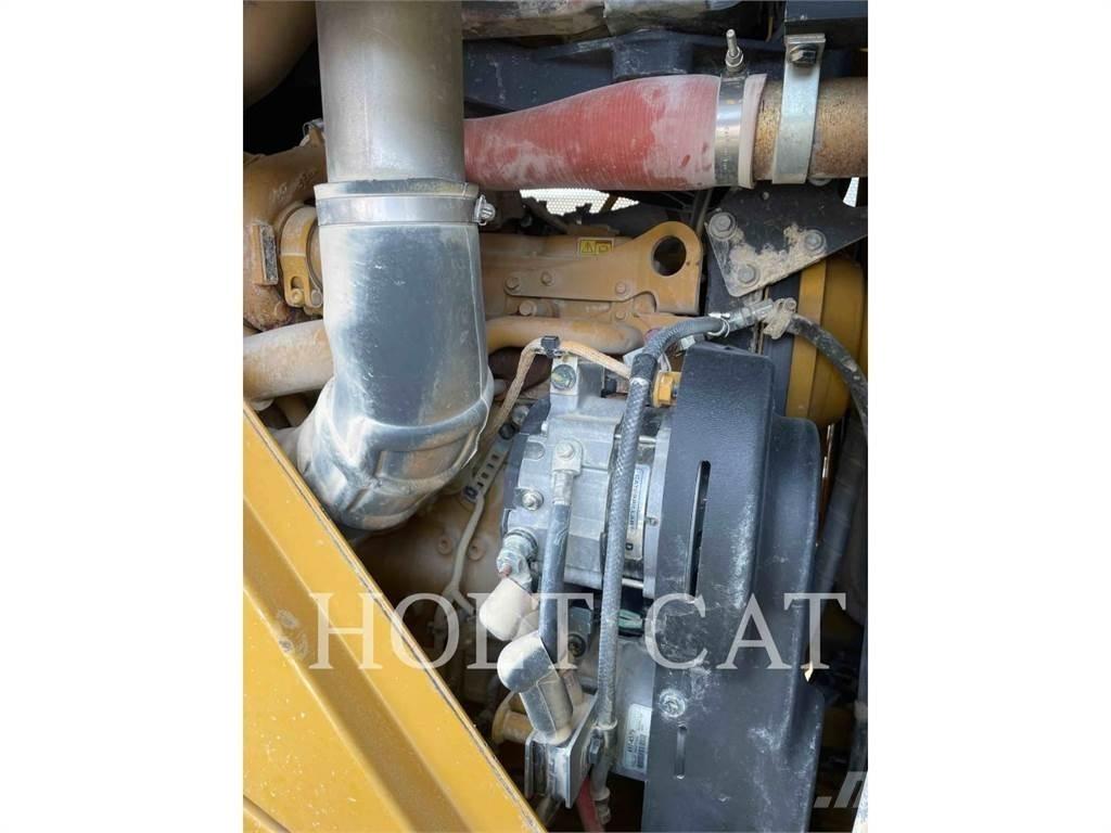 CAT 815 Pôdne kompaktory