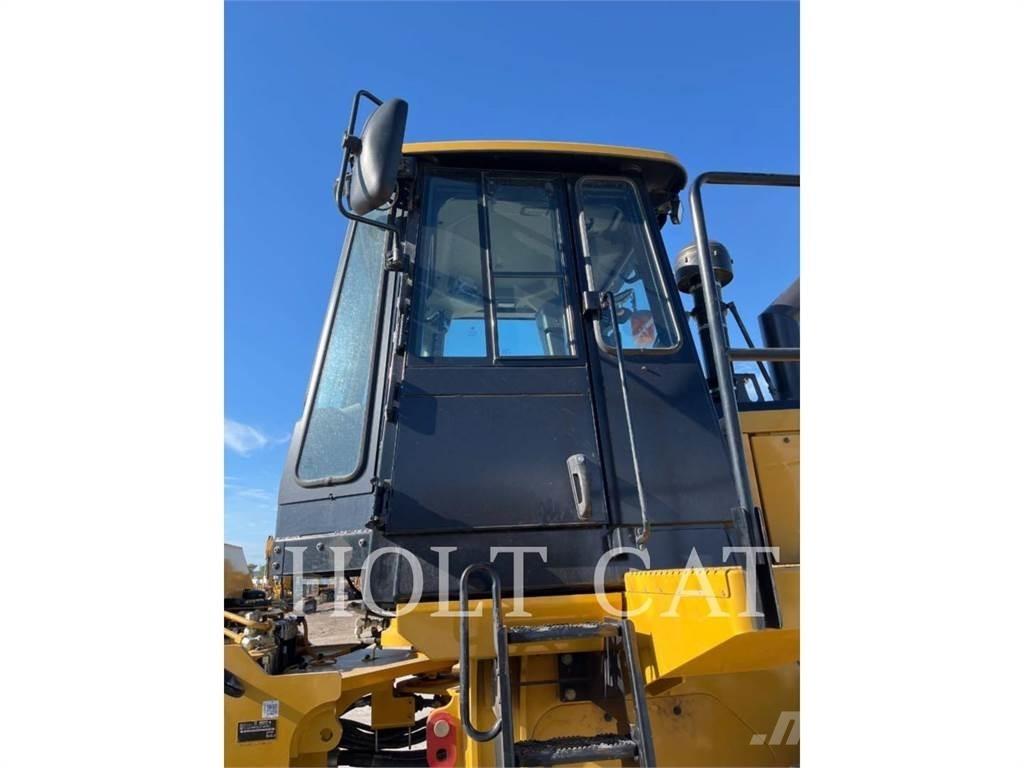 CAT 815 Pôdne kompaktory