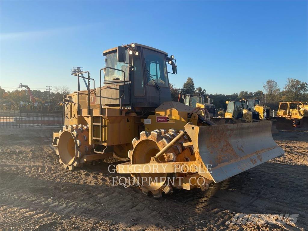 CAT 815-11 Pôdne kompaktory