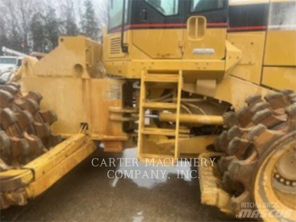 CAT 815F Kolesové dozéry