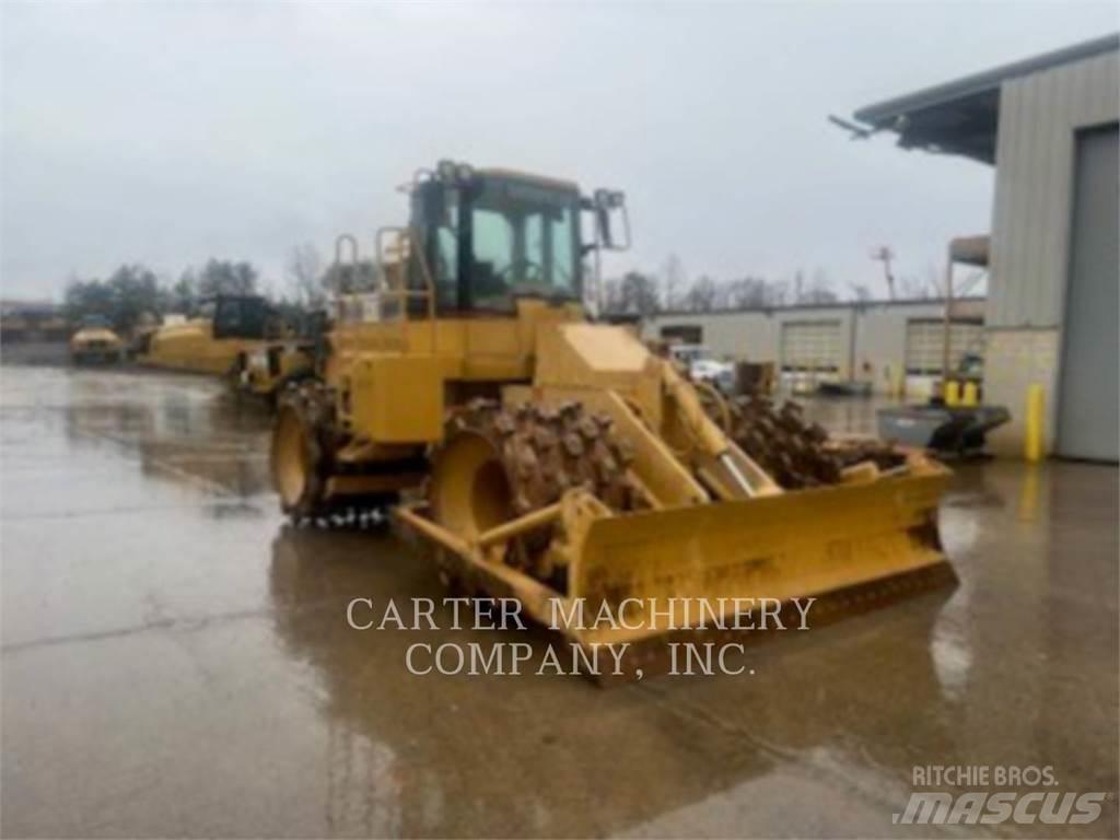 CAT 815F Kolesové dozéry