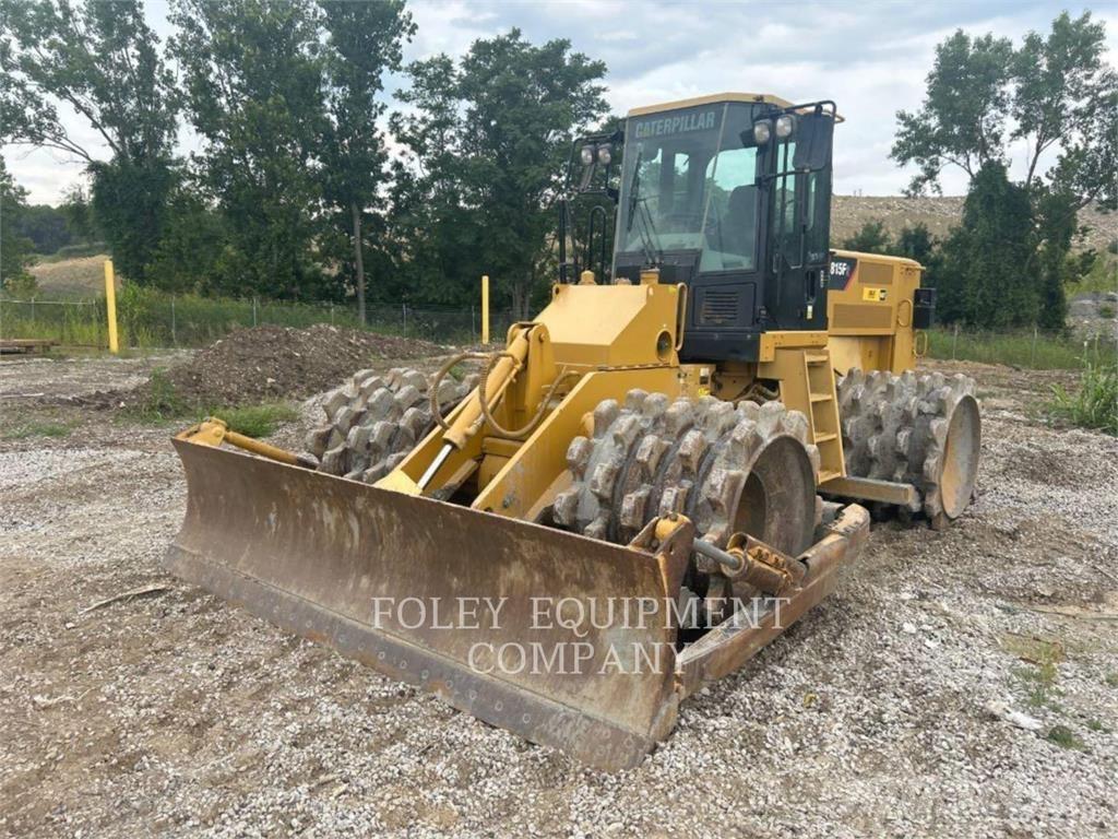 CAT 815F2 Pôdne kompaktory
