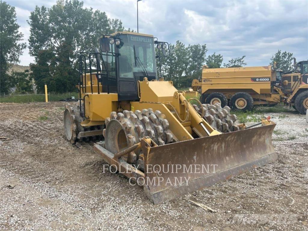 CAT 815F2 Pôdne kompaktory