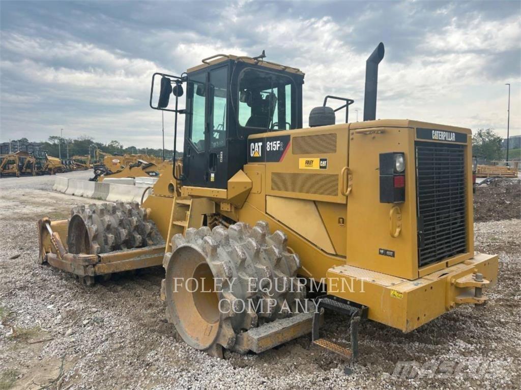 CAT 815F2 Pôdne kompaktory