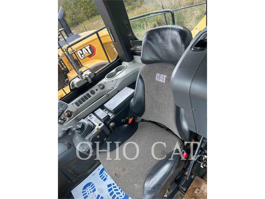 CAT 815K Kolesové dozéry