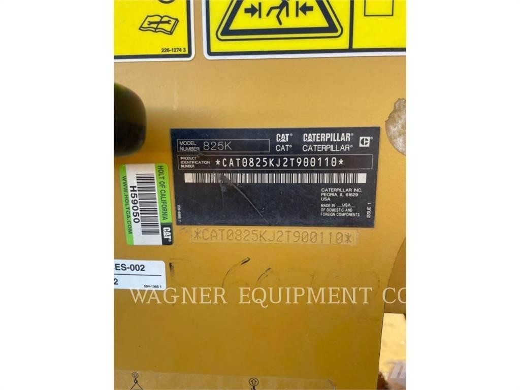 CAT 825K Kolesové nakladače