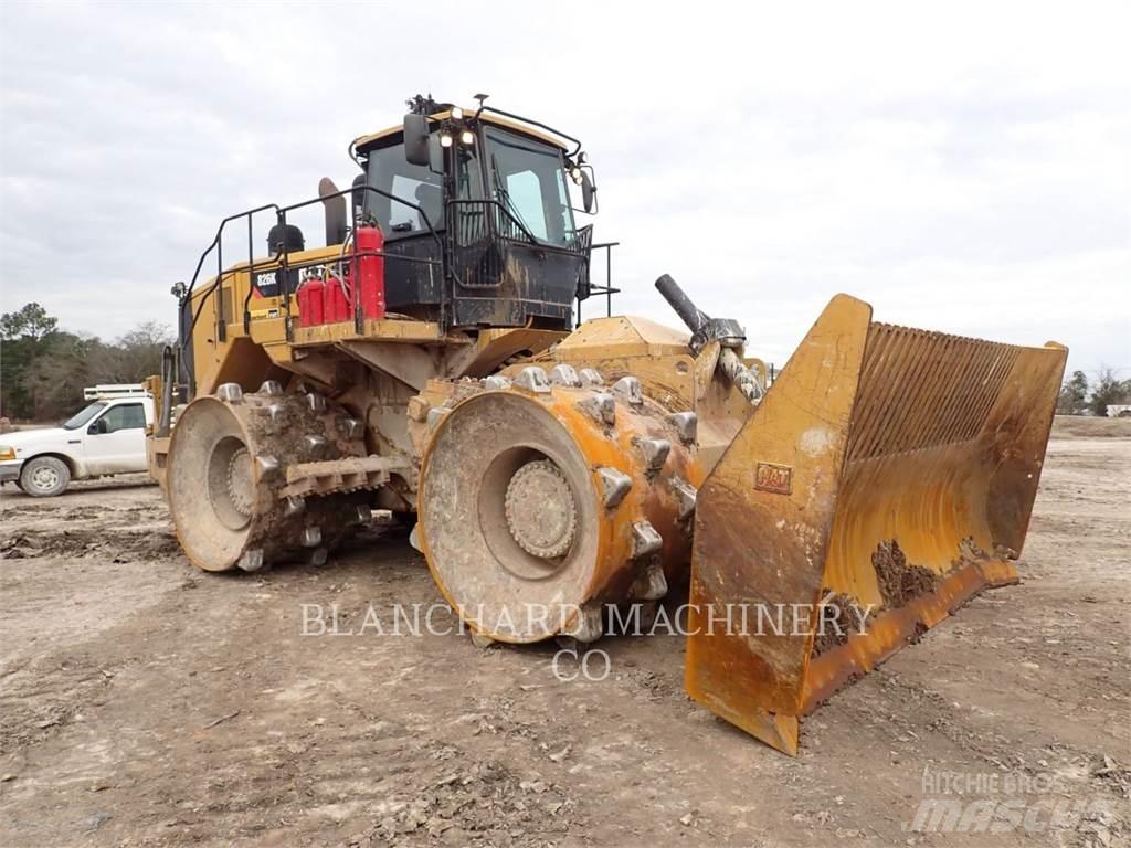 CAT 826K Pôdne kompaktory