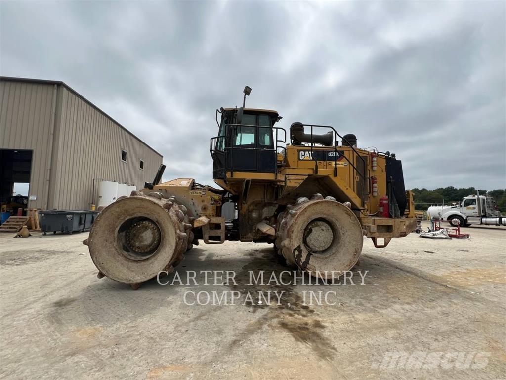 CAT 826K Pôdne kompaktory