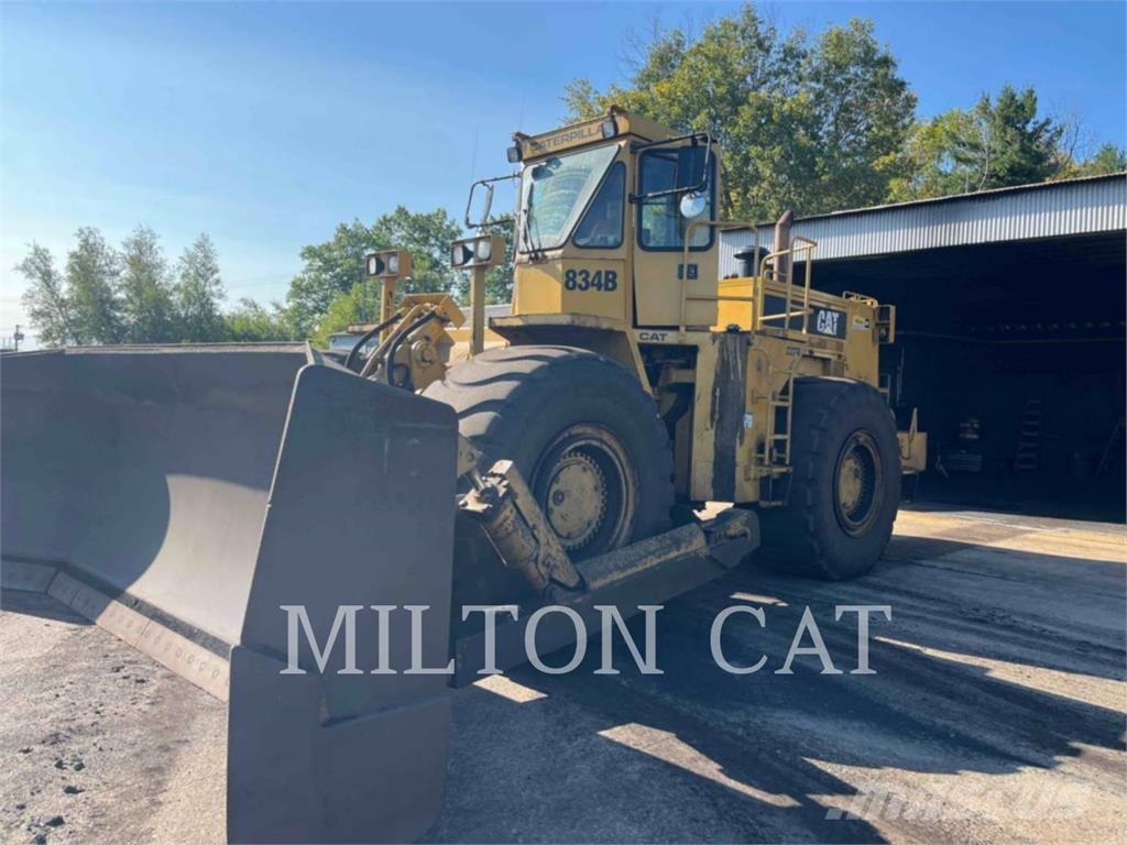 CAT 834B Kolesové dozéry