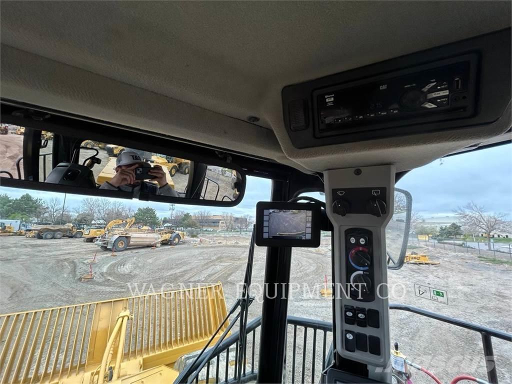 CAT 836K Kolesové nakladače