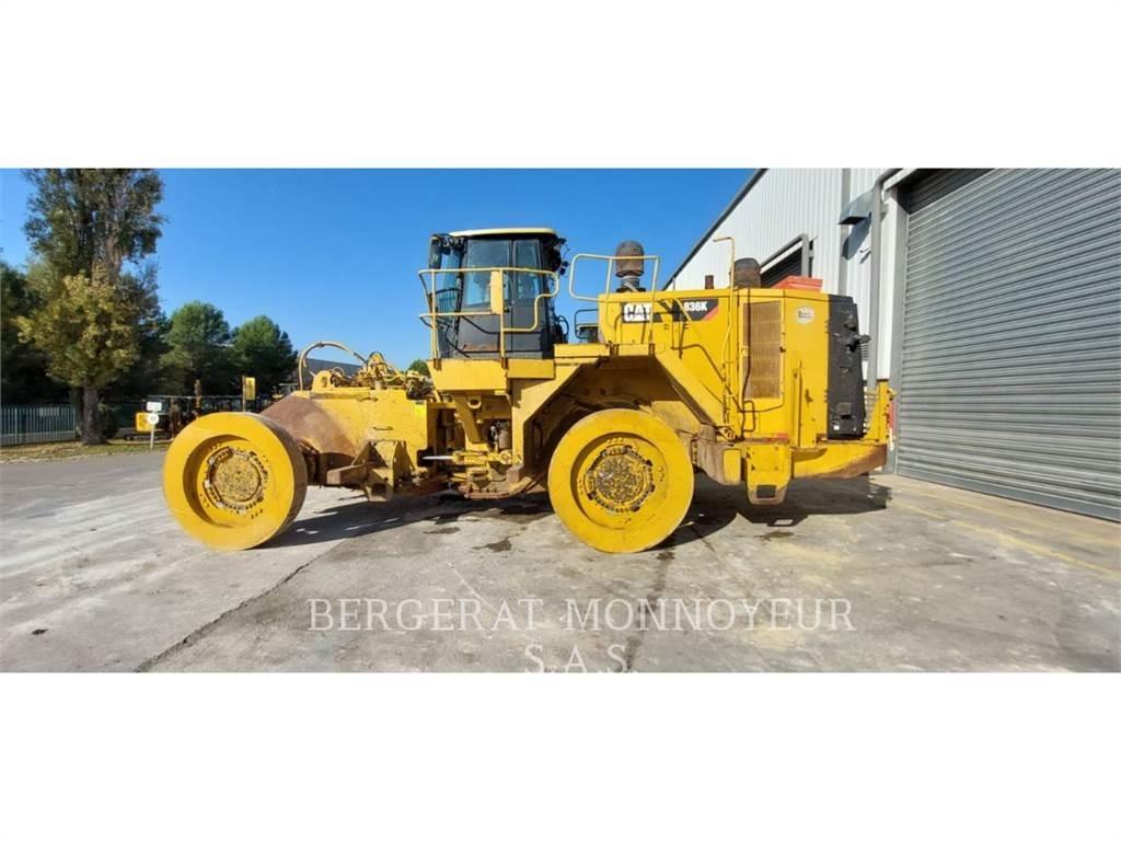 CAT 836K Kolesové dozéry