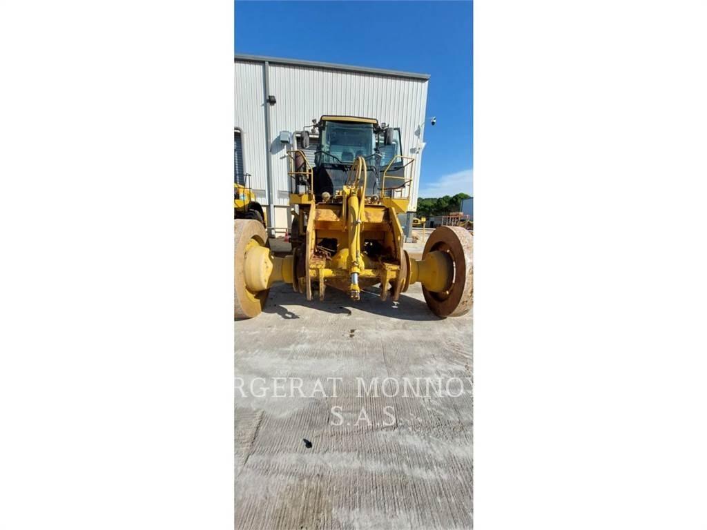 CAT 836K Kolesové dozéry