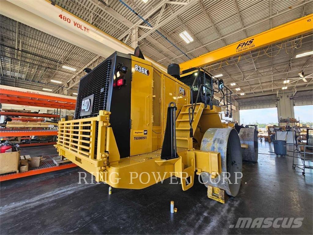 CAT 836K Pôdne kompaktory