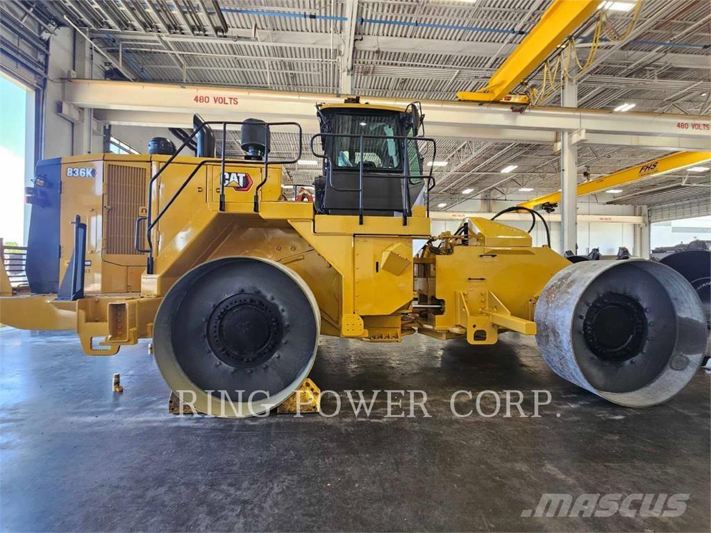 CAT 836K Pôdne kompaktory