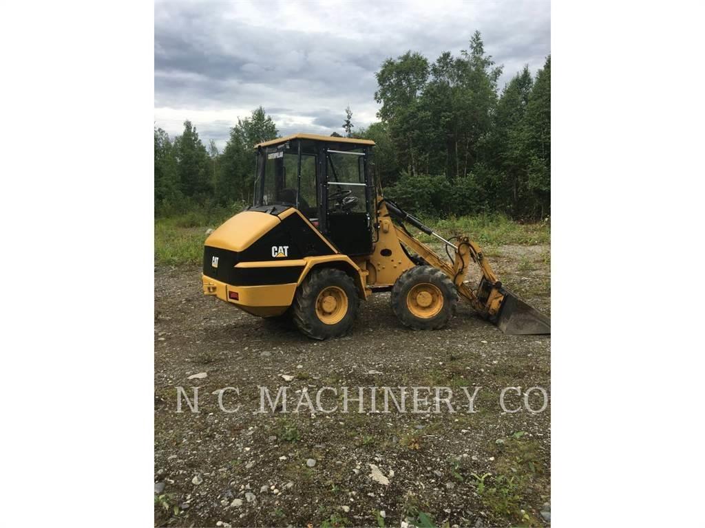 CAT 902 Kolesové nakladače