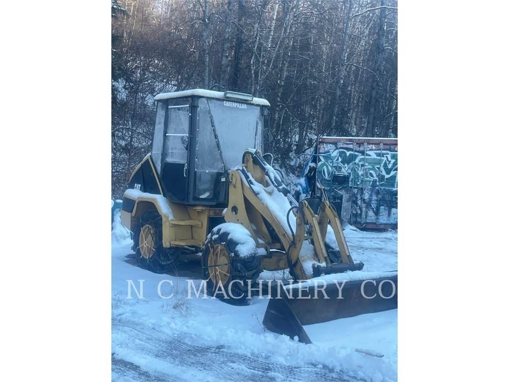 CAT 902 Kolesové nakladače