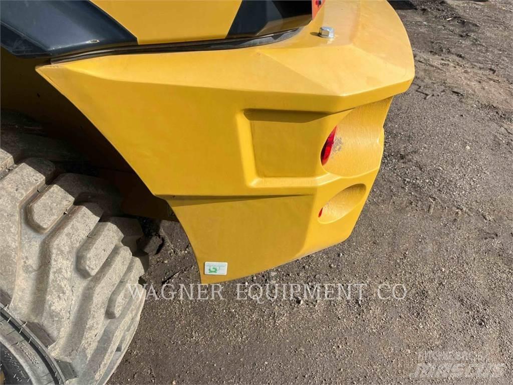 CAT 903D Kolesové nakladače