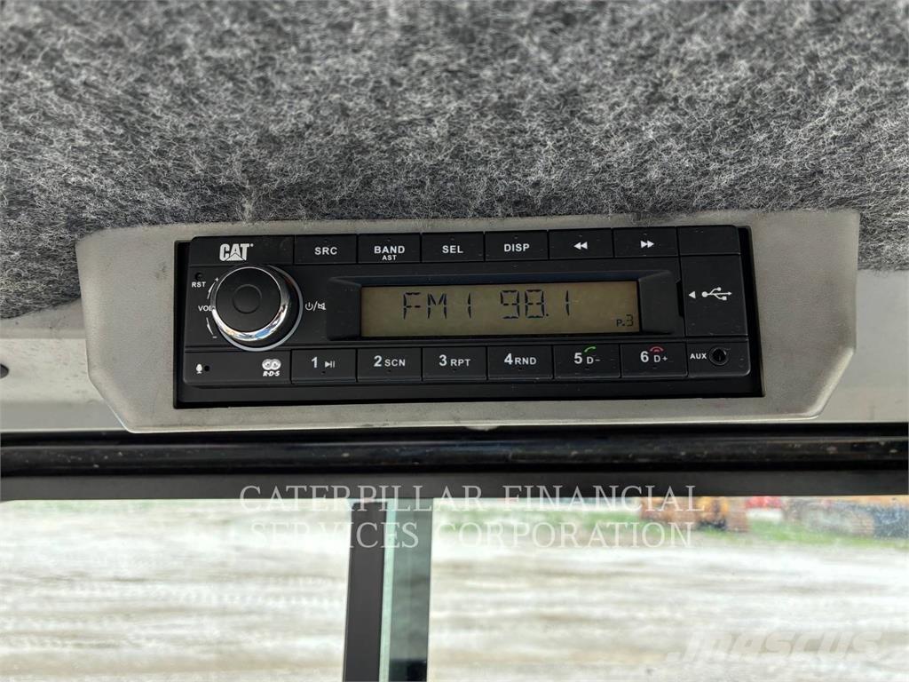 CAT 903D Kolesové nakladače