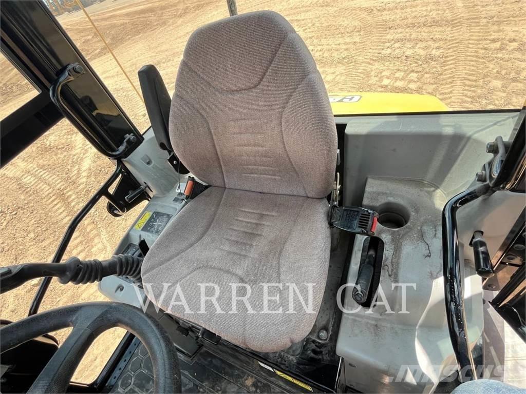 CAT 903D Kolesové nakladače