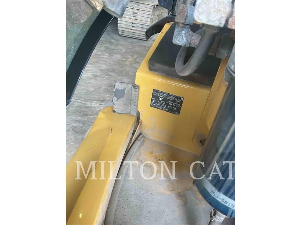 CAT 903D Kolesové nakladače