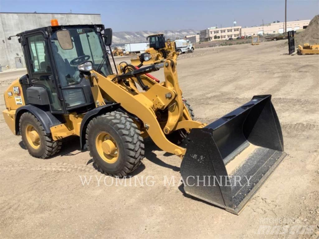 CAT 906 Kolesové nakladače