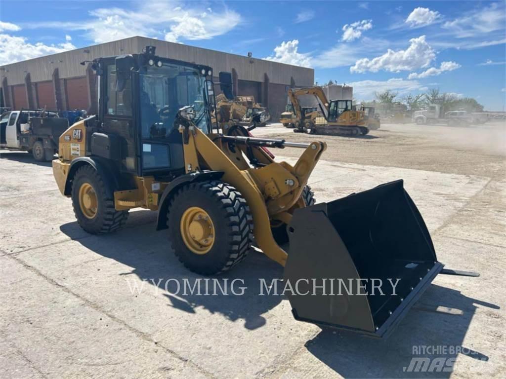 CAT 906 Kolesové nakladače