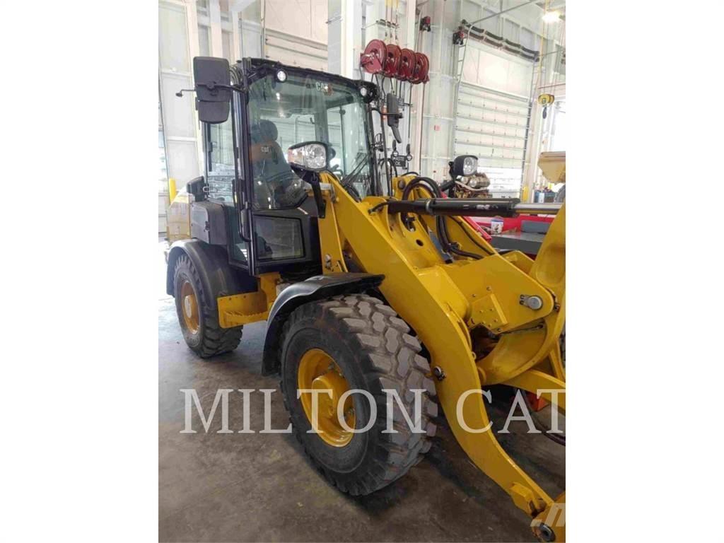 CAT 906 Kolesové nakladače