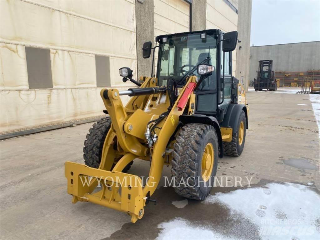 CAT 906 Kolesové nakladače