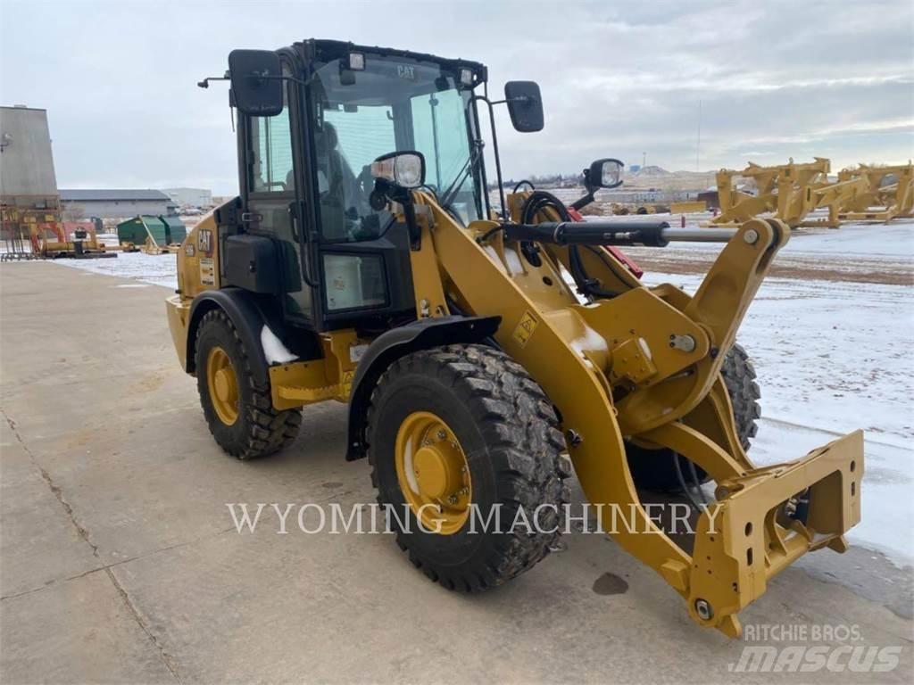 CAT 906 Kolesové nakladače