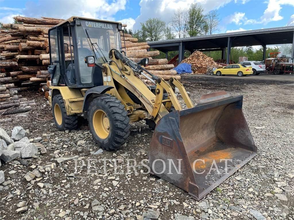 CAT 906 Kolesové nakladače